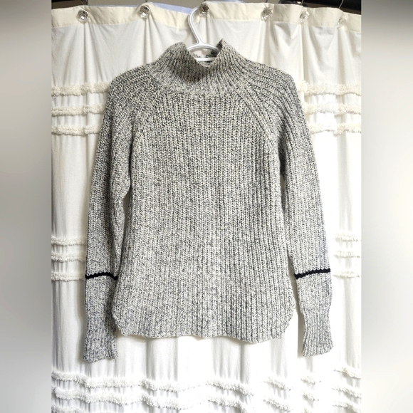 Like new, sweater ✨️ Size small - Picture 1 of 11